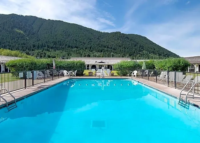 The Virginian Lodge, An Outbound * Jackson